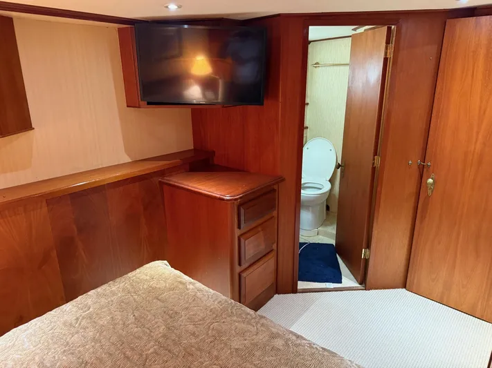 Miss Wendy Yacht Photos Pics Bedroom interior of 1972 Burger 81 Raised Pilothouse yacht with ensuite bathroom.