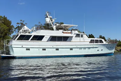 Burger 81 Raised Pilothouse