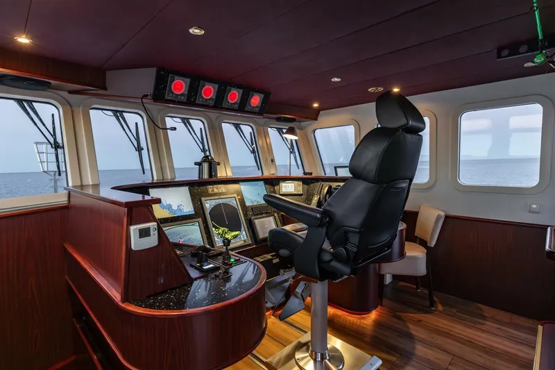 San Gottardo Yacht Photos Pics Luxurious Altena Expedition 2009 yacht bridge with modern navigation equipment and panoramic ocean views.