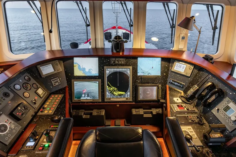 San Gottardo Yacht Photos Pics Bridge of 2009 Altena Expedition yacht with navigation equipment and ocean view.