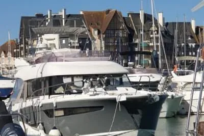 2018 Jeanneau Velasco 43 F