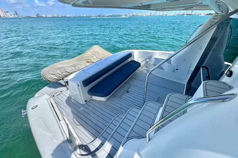 Ponchonchos Yacht Photos Pics Luxurious 2005 Sea Ray 550 Sedan Bridge yacht deck with seating, overlooking serene ocean waters.
