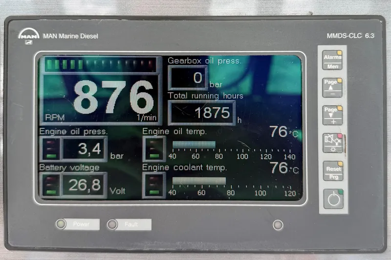 Ponchonchos Yacht Photos Pics Display panel of 2005 Sea Ray 550 Sedan Bridge showing engine metrics and diagnostics.