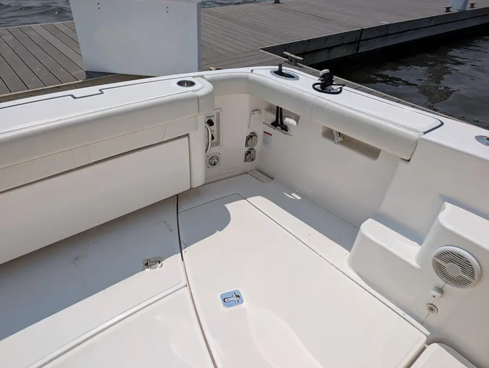 Finale Yacht Photos Pics 2015 Tiara Yachts 3100 Open boat deck with seating and storage.