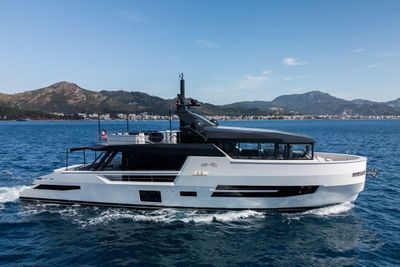 Yacht