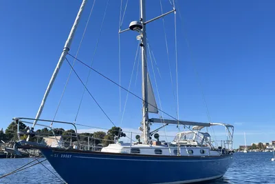 Cape Dory Robinhood 36
