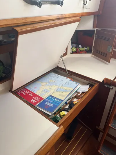 Heron Yacht Photos Pics Navigation area of Cape Dory Robinhood 36, year 2001.