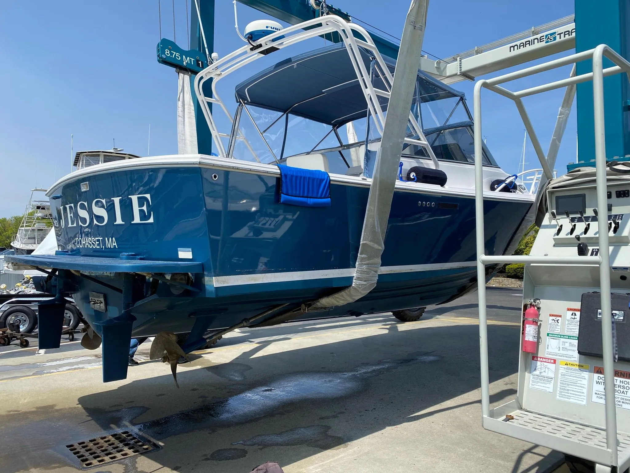 Blue 1995 Blackfin 29-2 Combi boat on lift, named "Jessie," in a marina setting.