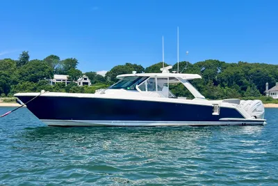 Tiara Yachts 43 LS