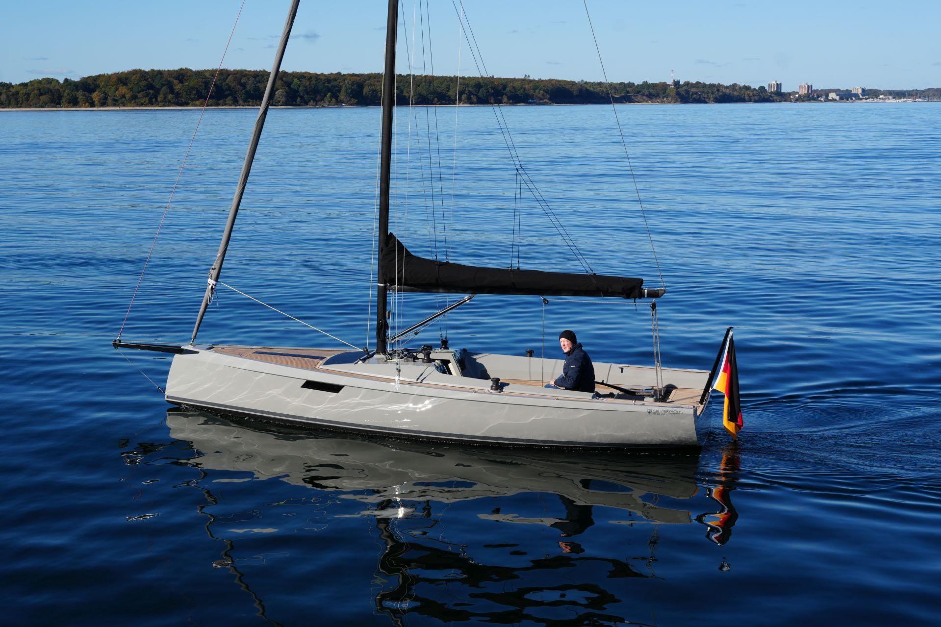 2023 Saffier SE 24 Lite sailboat on calm water, featuring sleek design and German flag.