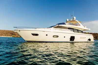 Ferretti Yachts 720