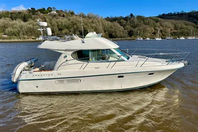 Jeanneau Prestige 32 Flybridge
