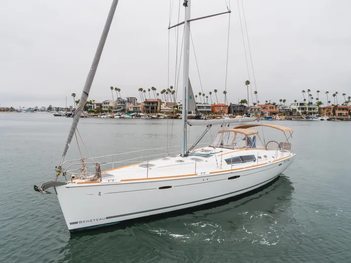 Skyfall Yacht Photos Pics 