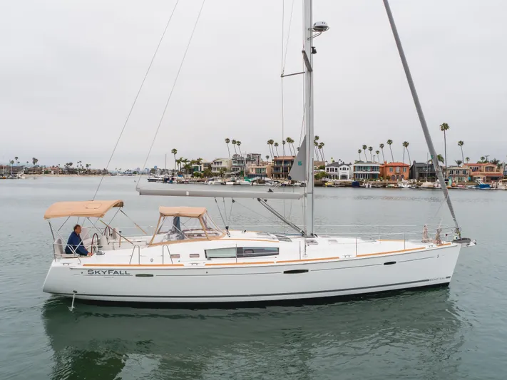 Skyfall Yacht Photos Pics 