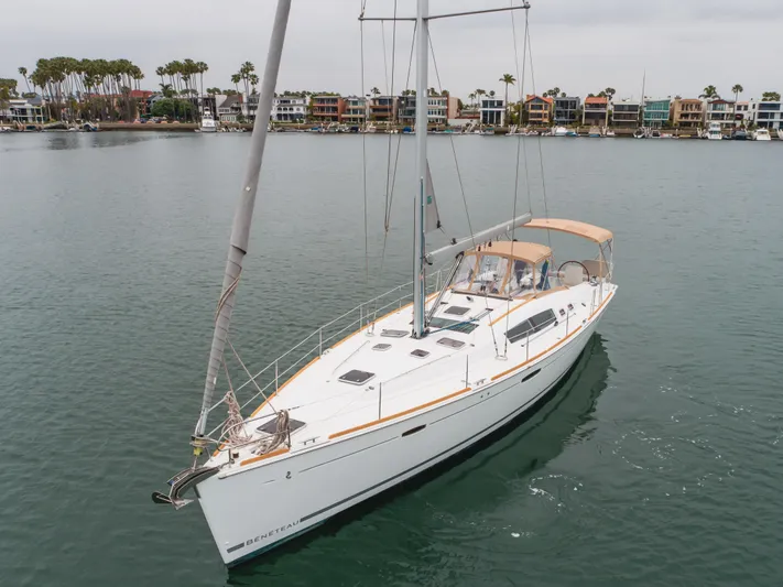 Skyfall Yacht Photos Pics 