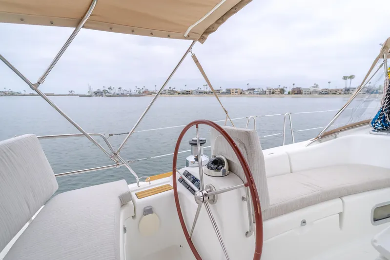 Skyfall Yacht Photos Pics 