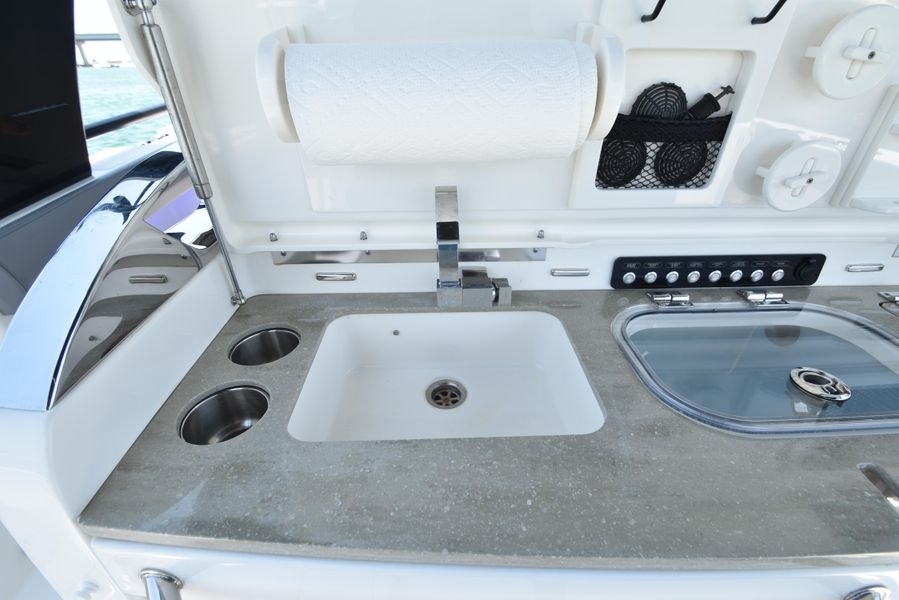 2021 Boston Whaler 420 Outrage