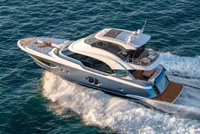 Monte Carlo Yachts MCY 70 Skylounge