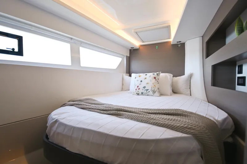 Salt Yacht Photos Pics 