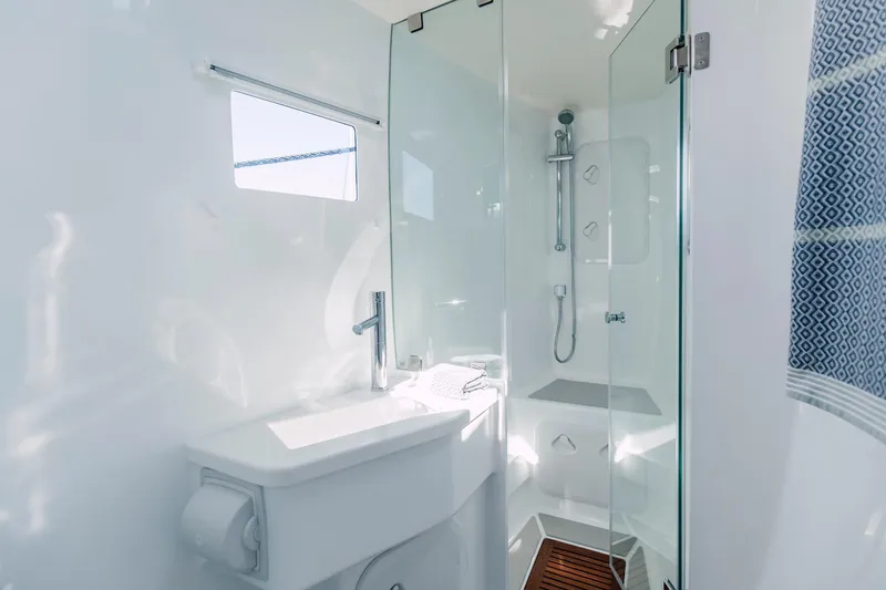 Vision 444es Yacht Photos Pics 