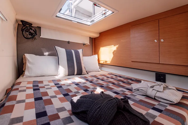 Vision 444es Yacht Photos Pics 