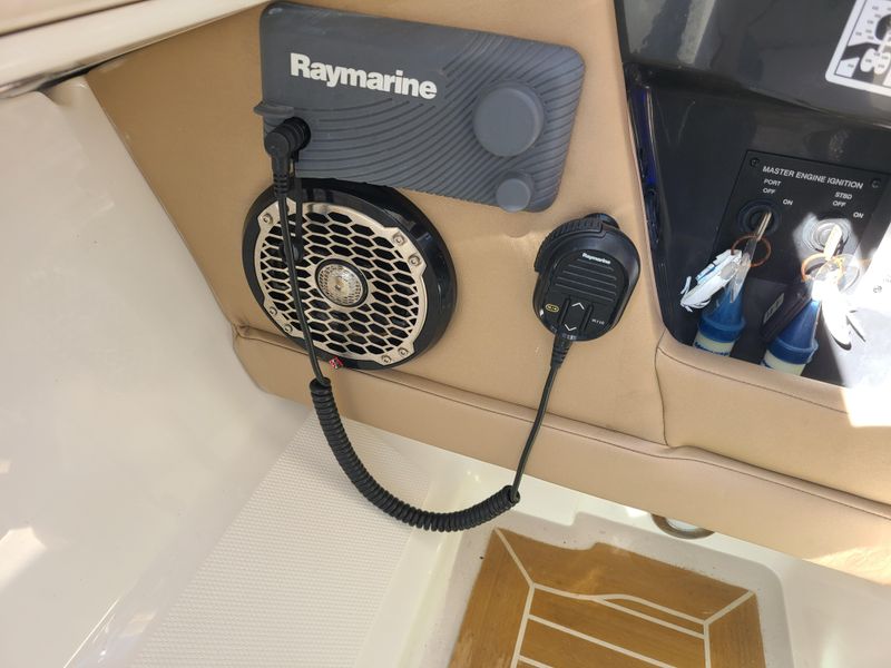 2016 Sea Ray 350 SLX