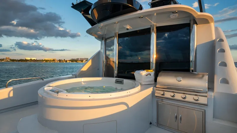 Tryst Yacht Photos Pics Tryst 94'/ 28.65m Lazzara