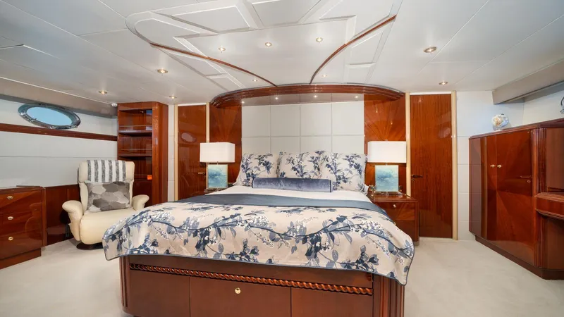 Tryst Yacht Photos Pics Tryst 94'/ 28.65m Lazzara