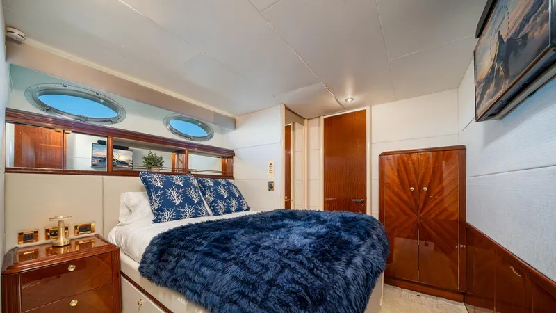 Tryst Yacht Photos Pics Tryst 94'/ 28.65m Lazzara