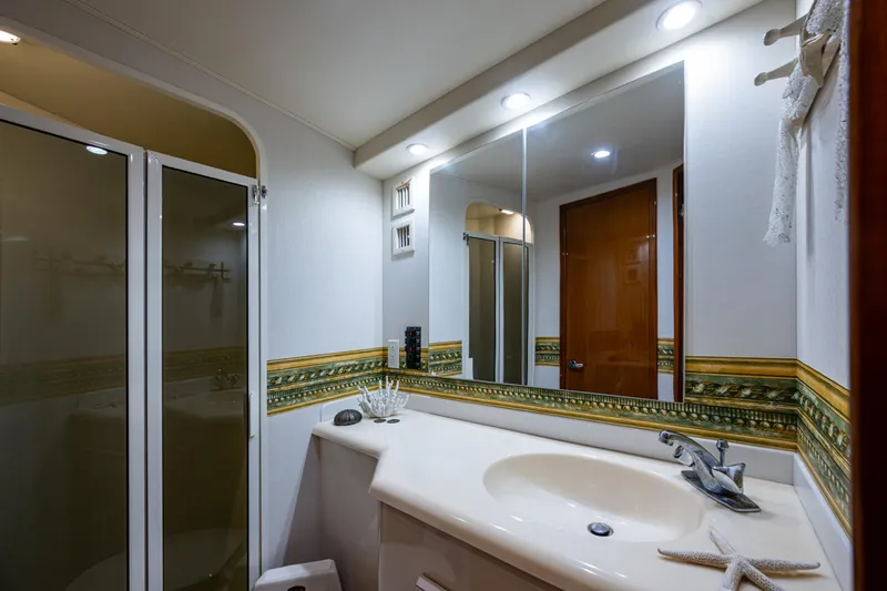 Overcharged Yacht Photos Pics Viking 50 Overcharged - Interior Guest Head