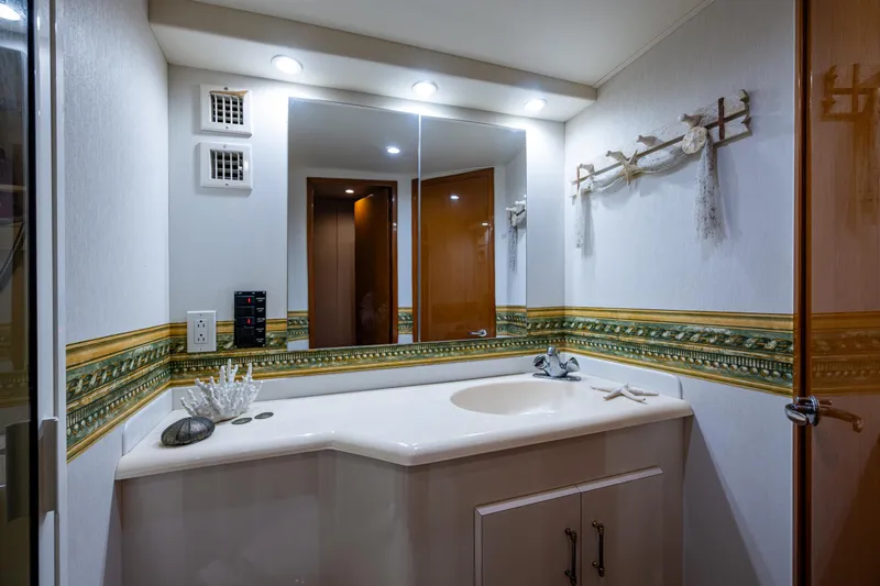 Overcharged Yacht Photos Pics Viking 50 Overcharged - Interior Guest Head