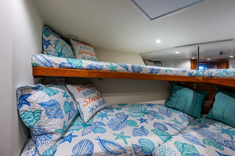 Overcharged Yacht Photos Pics Viking 50 Overcharged - Interior Forward Stateroom