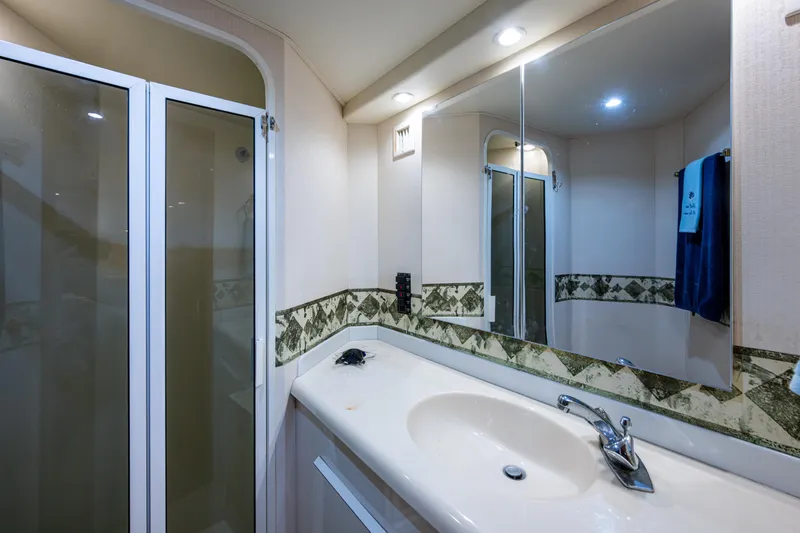 Overcharged Yacht Photos Pics Viking 50 Overcharged - Interior Master Stateroom Head