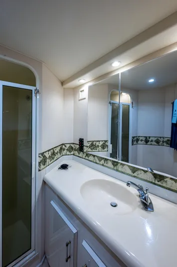 Overcharged Yacht Photos Pics Viking 50 Overcharged - Interior Master Stateroom Head