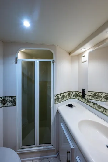 Overcharged Yacht Photos Pics Viking 50 Overcharged - Interior Master Stateroom Head