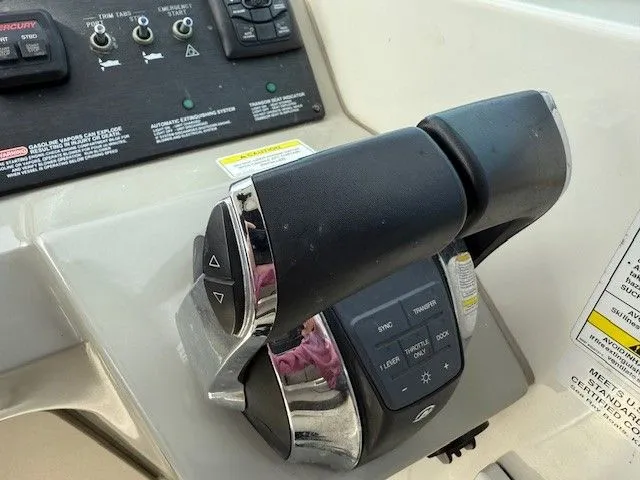 Bella Vida Yacht Photos Pics Throttle controls on a 2014 Sea Ray 310 Sundancer boat dashboard.