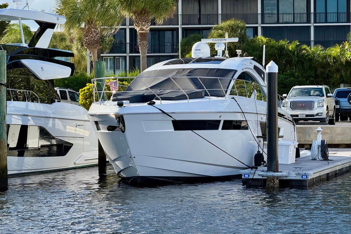 2022 Cruisers Yachts 53