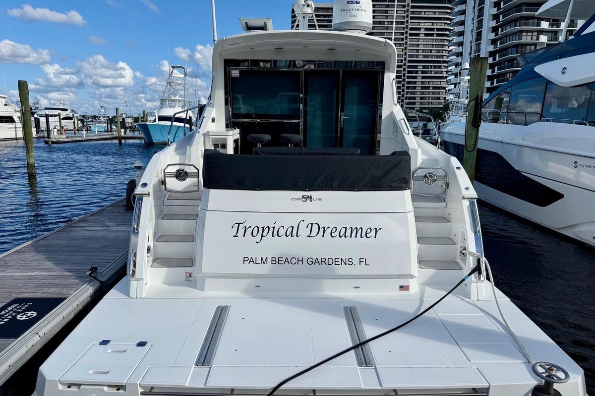 2022 Cruisers Yachts 53