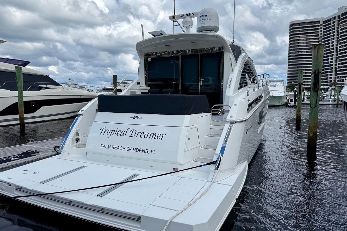 2022 Cruisers Yachts 53