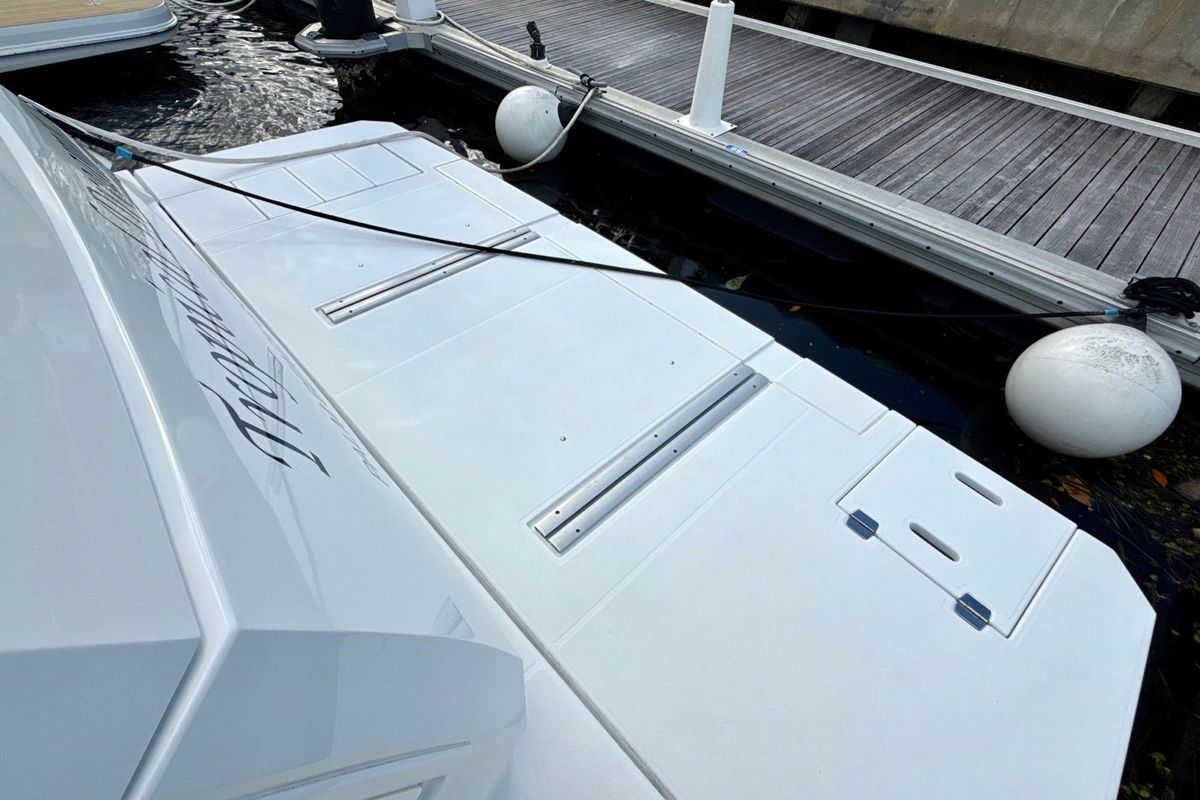 2022 Cruisers Yachts 53