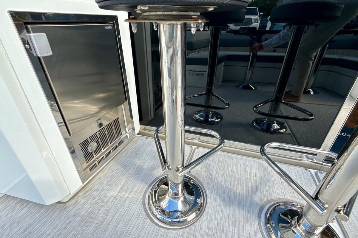 2022 Cruisers Yachts 53