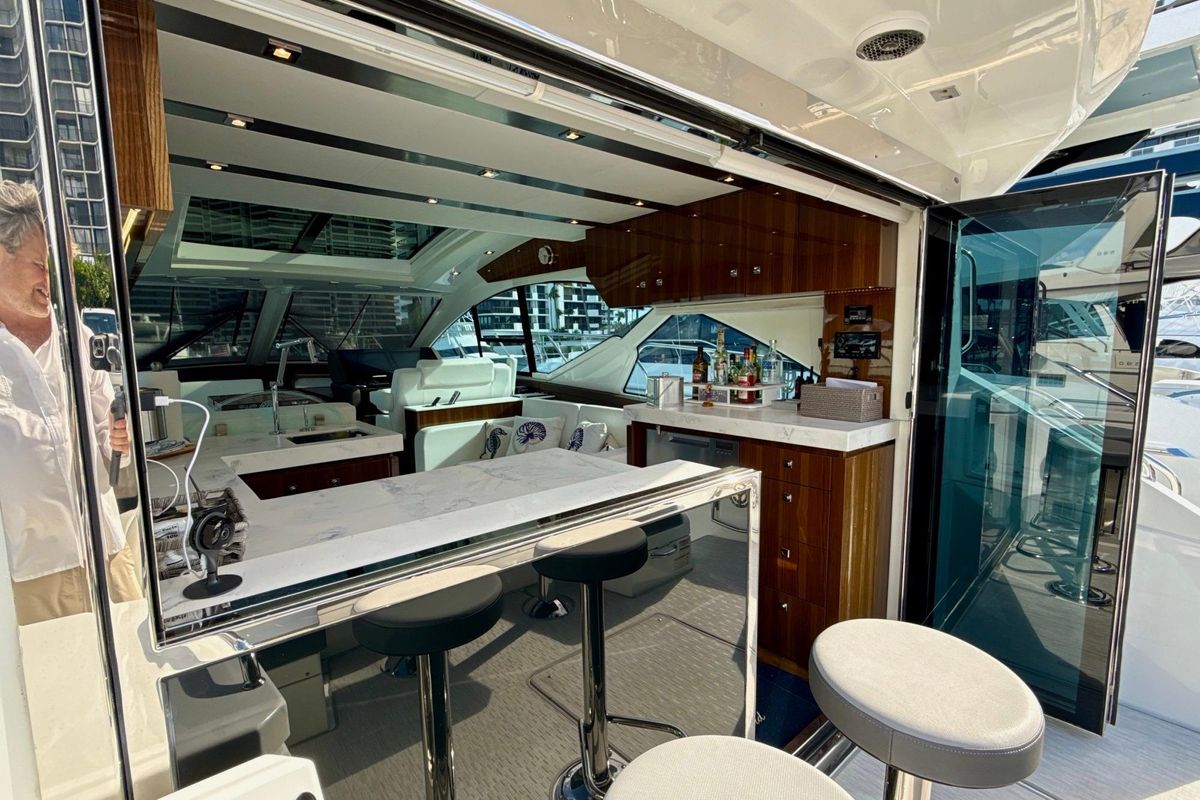 2022 Cruisers Yachts 53