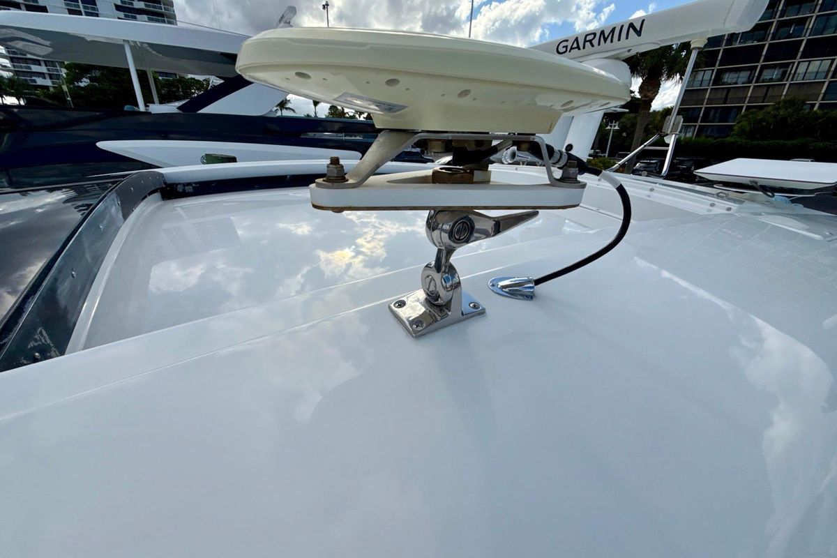 2022 Cruisers Yachts 53