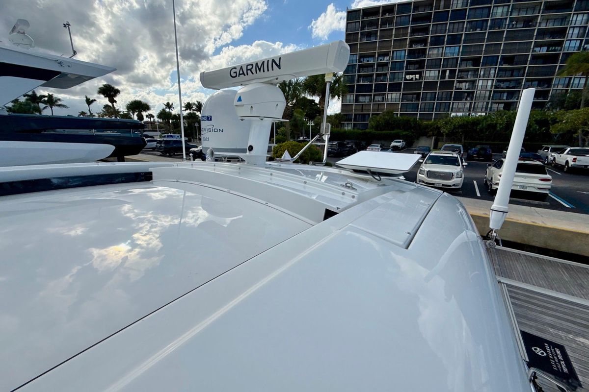 2022 Cruisers Yachts 53