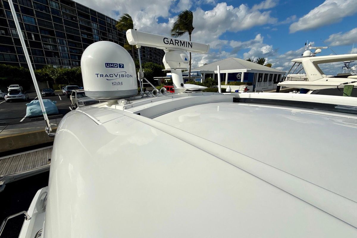 2022 Cruisers Yachts 53