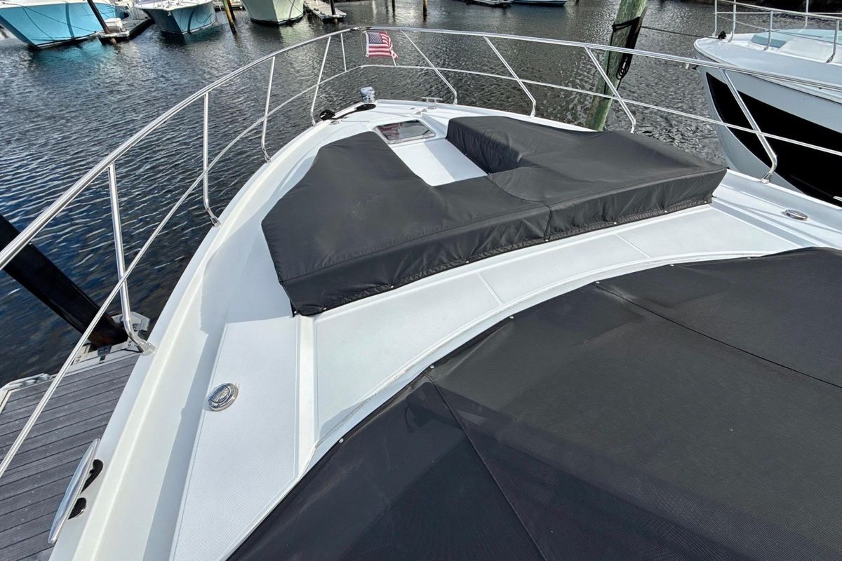 2022 Cruisers Yachts 53