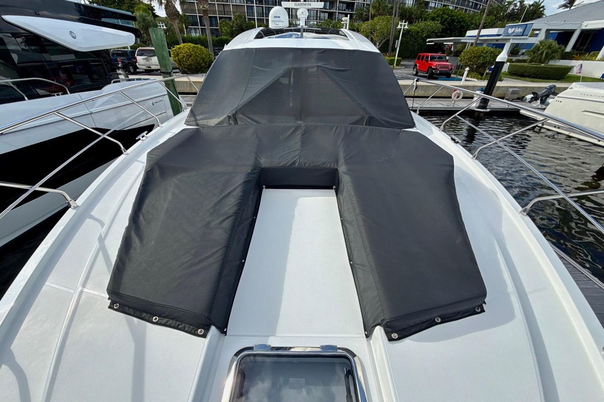 2022 Cruisers Yachts 53