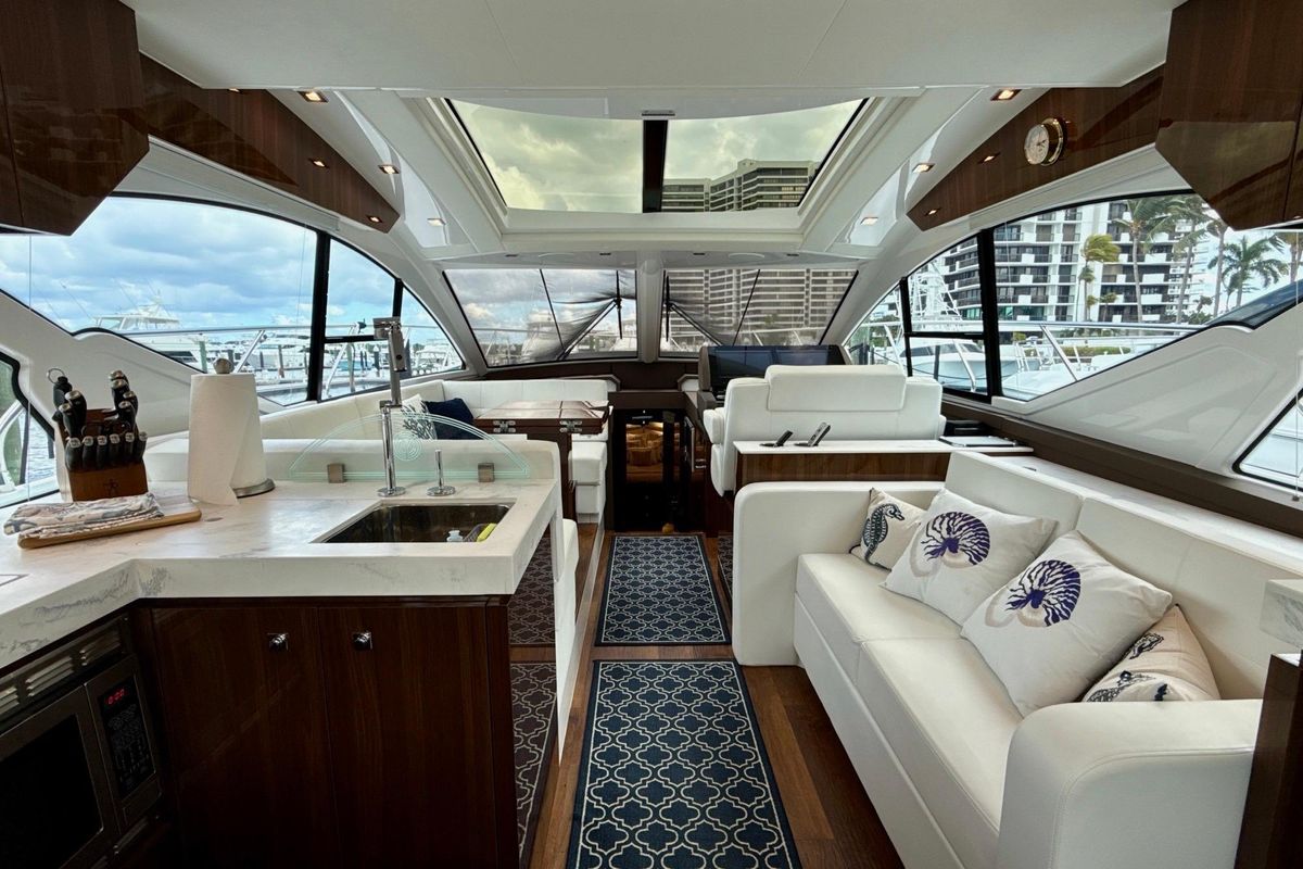 2022 Cruisers Yachts 53