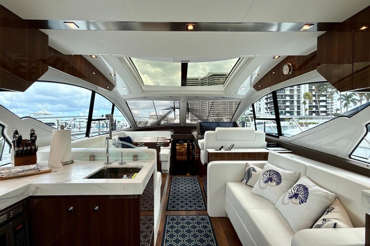 2022 Cruisers Yachts 53