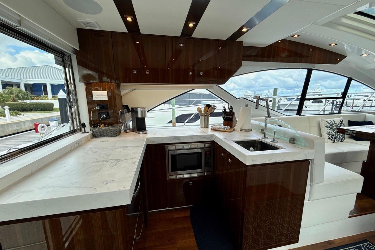 2022 Cruisers Yachts 53